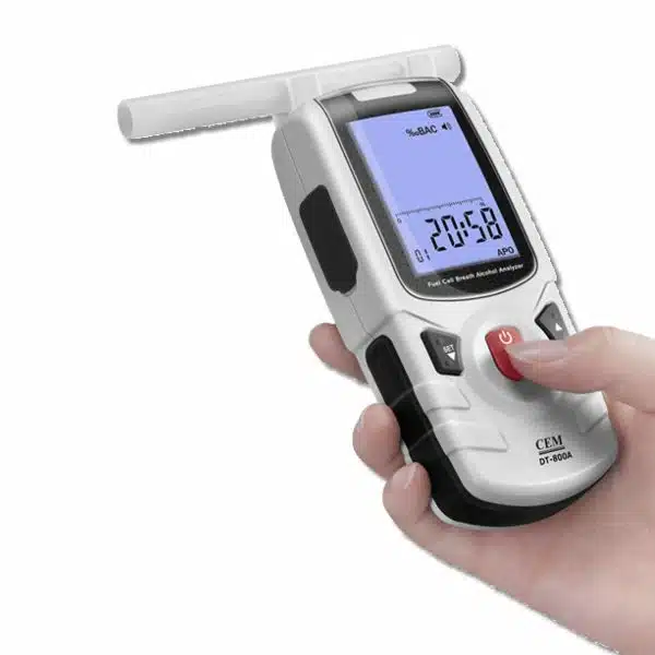 CEM-DT-800A-Breath-Alcohol-Analyser-is-lightweight-and-easy-to-use-600x600