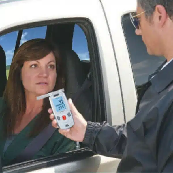 CEM-DT-800A-Breath-Alcohol-Analyser-used-by-the-Police-on-the-roads-600x600